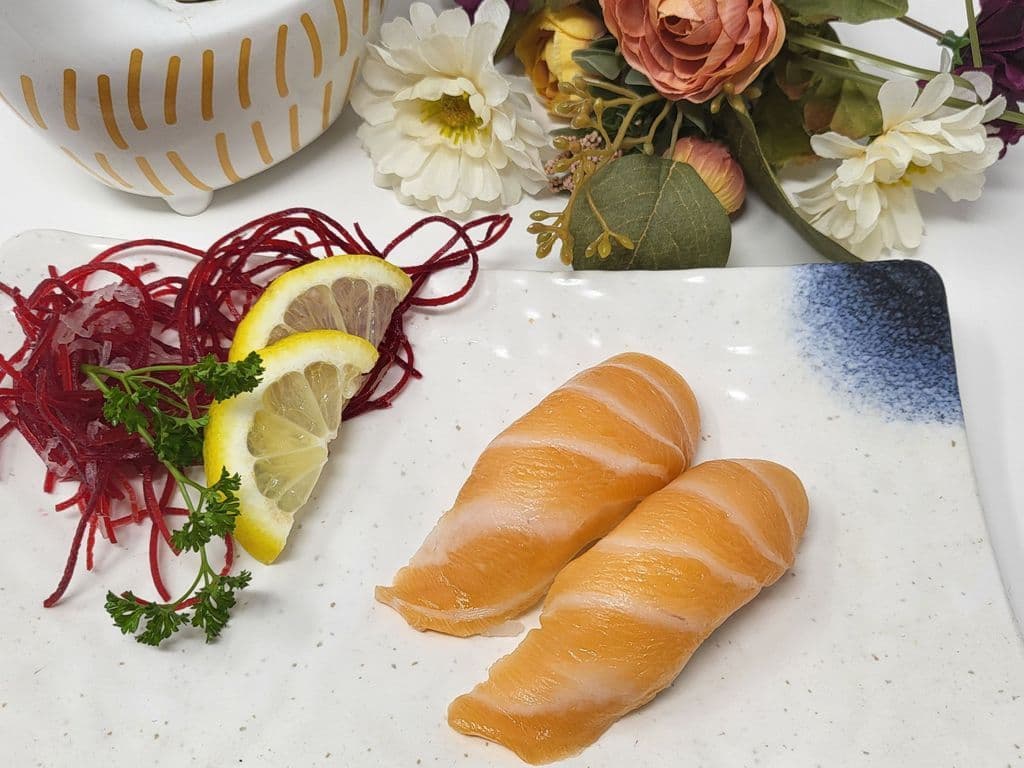 Salmon Sushi 2pcs