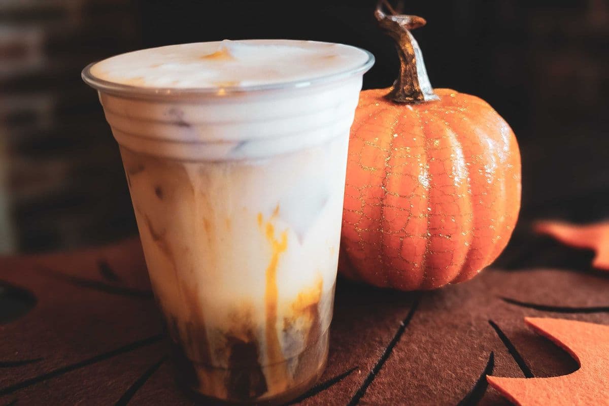 Iced Pumpkin Caramel Latte W/Caramel Cold Foam (16oz)