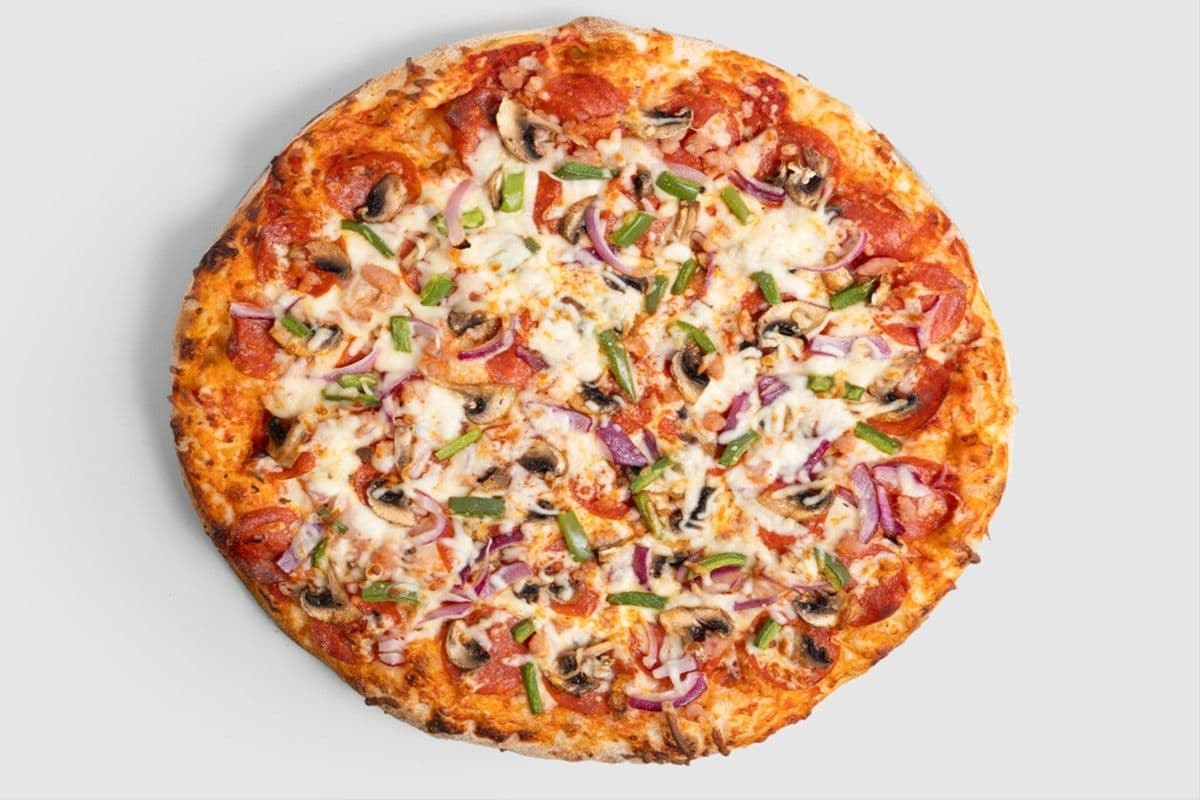 14" Large Deluxe Pizza