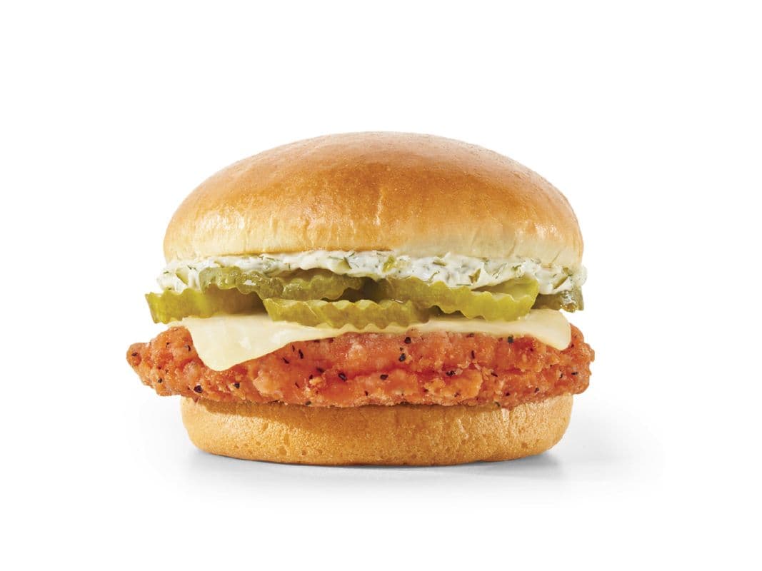 Sandwich au poulet épicé et cornichons à l’aneth / Spicy Dill Pickle Chicken Sandwich (Cals: 500)