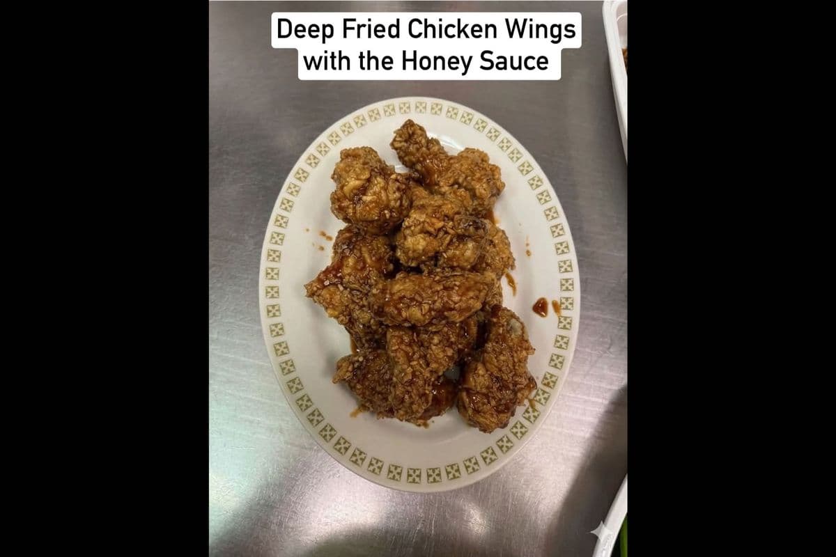 Deep-Fried Chicken Wings with Honey Sauce