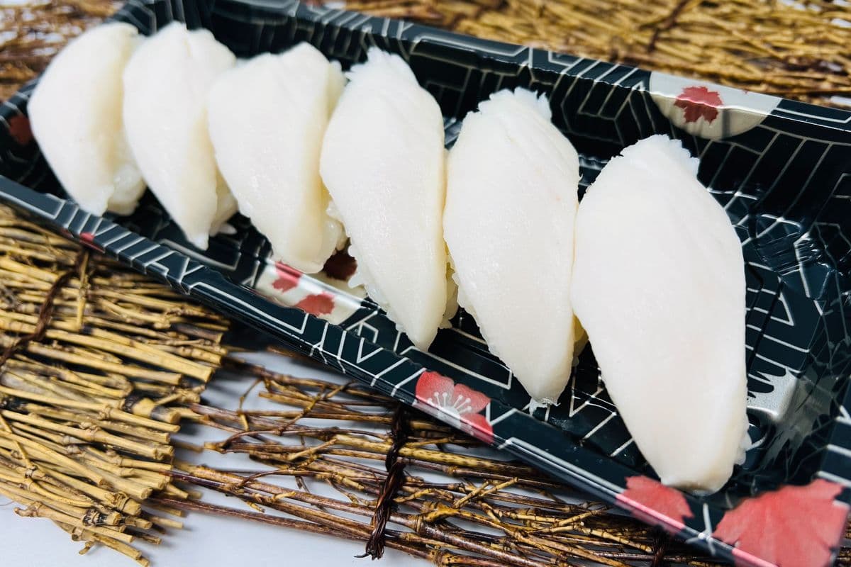 White Tuna Sushi (6 pcs)
