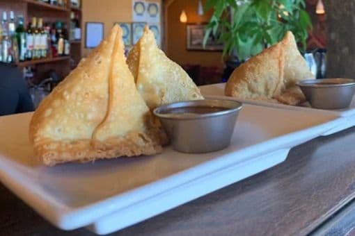 Vegetable Samosas (2 pcs)