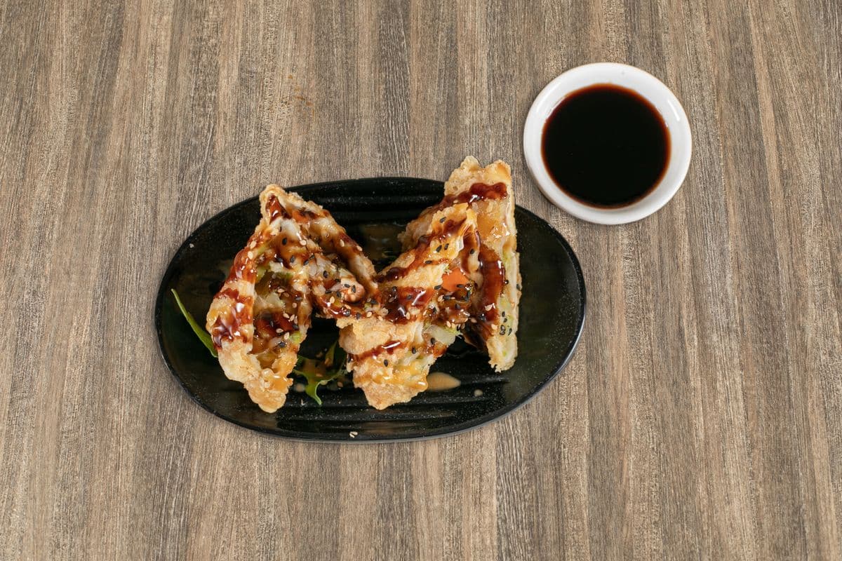 A2. Egg Roll (2 pcs)