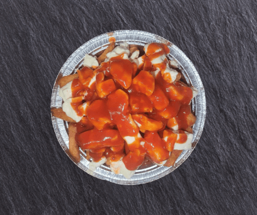 Grosse poutine sauce au poivre ou piquante