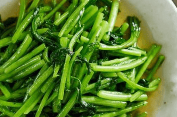 清炒茼蒿 / Stir-Fried Tongho