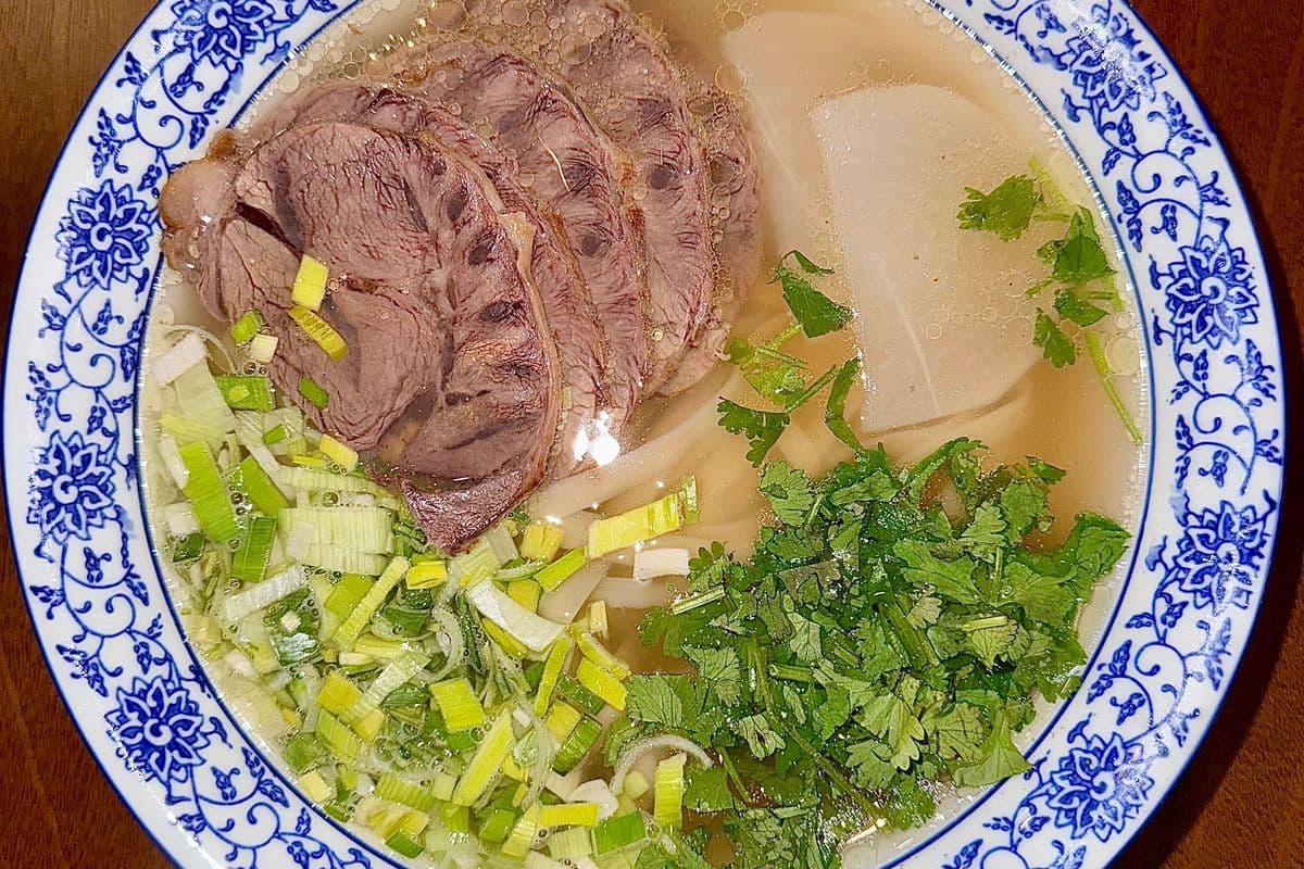 (A1) 招牌牛肉面 Signature Beef Noodle Soup