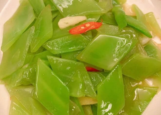Light Fried Celtuce (菜)清炒莴苣