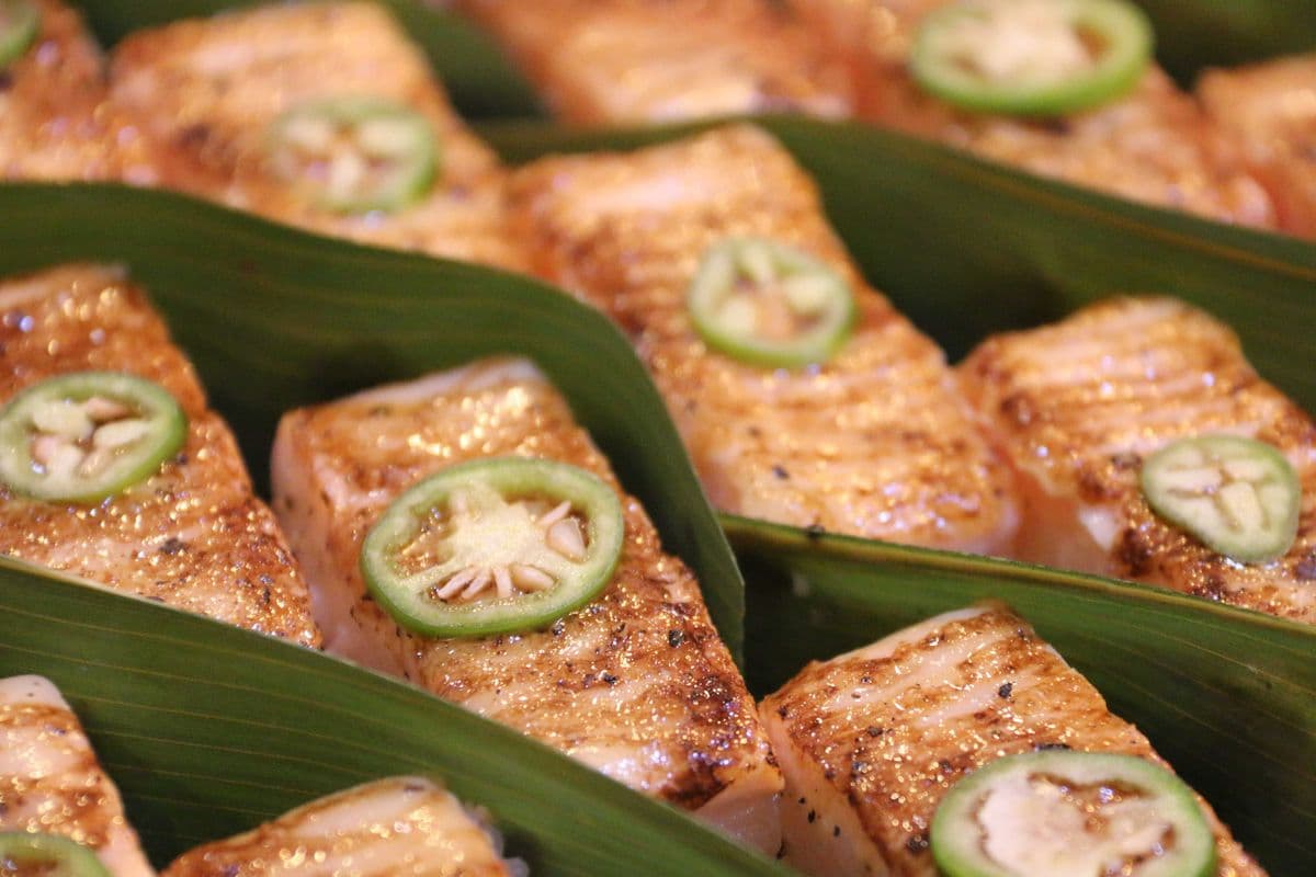 27. Salmon Oshi (6 pcs)