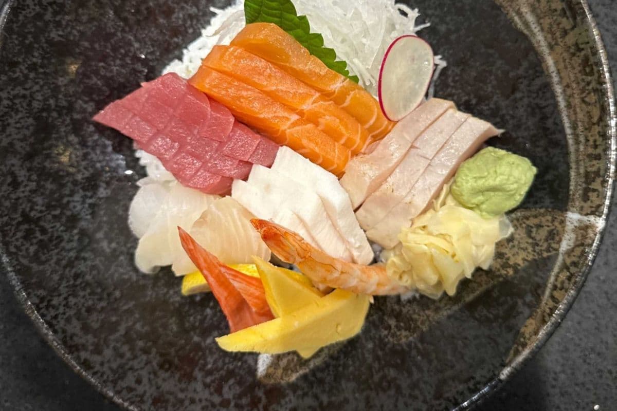 Sashimi Lunch (15 pcs)