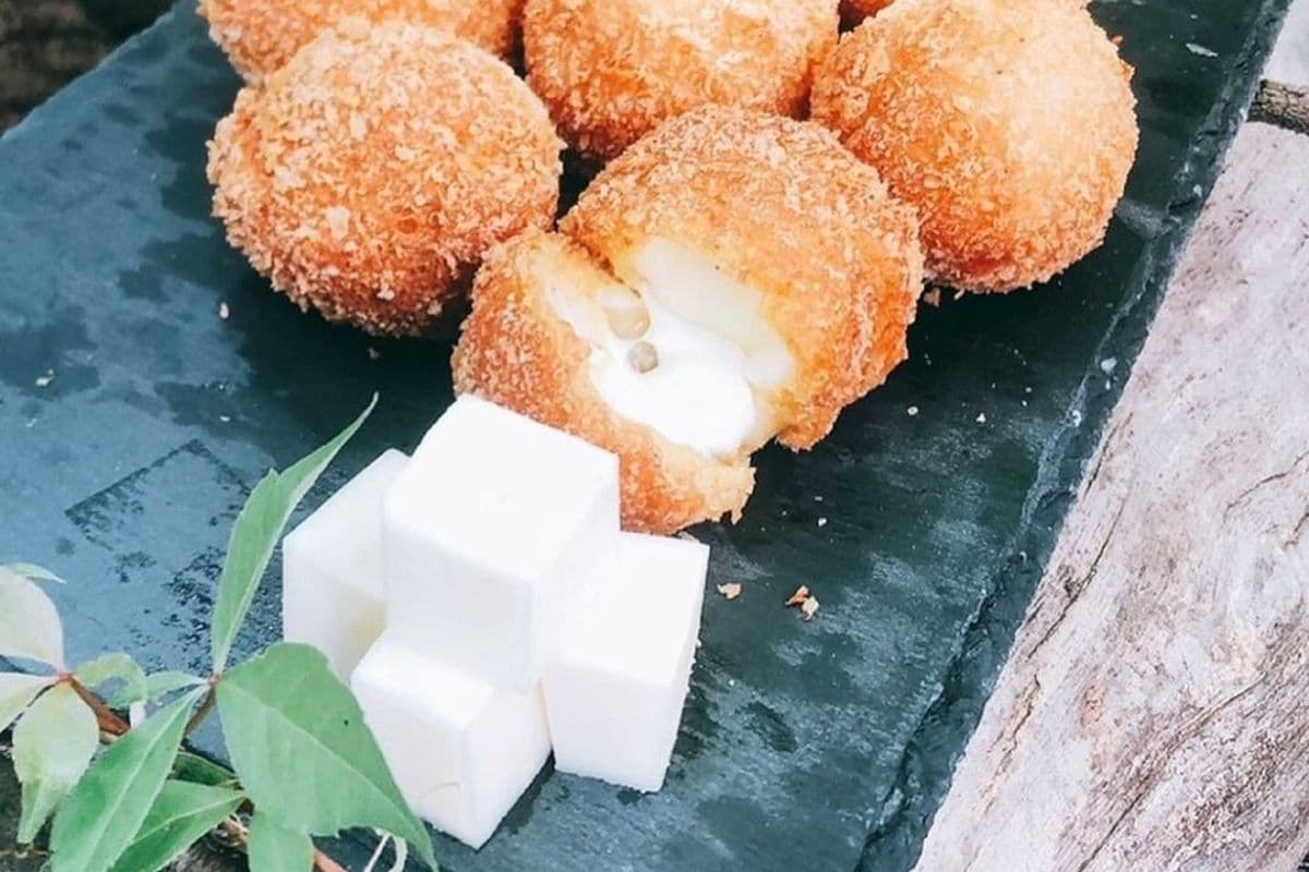 Boule de Fromage / Cheese Ball