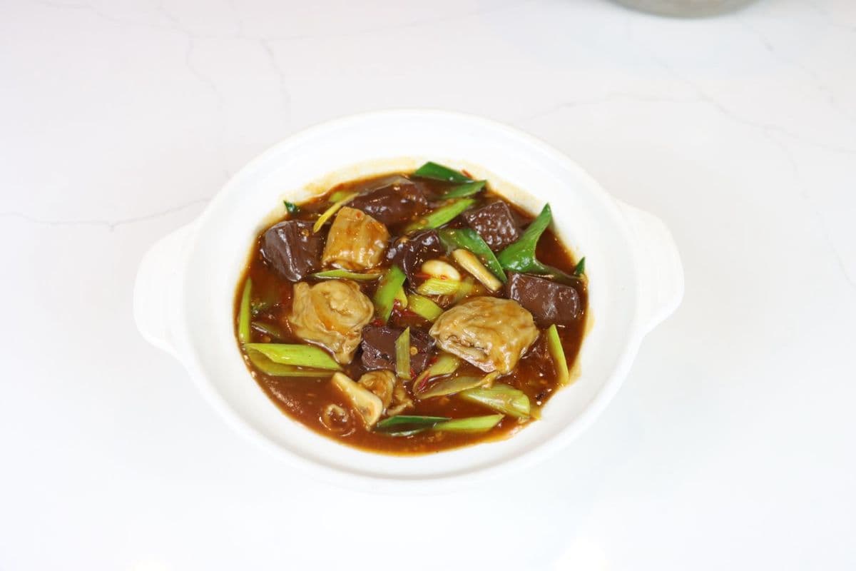 (Frozen) Stewed Pork Blood and Pork Intestine in Chili Pepper Corn Sauce 450g / (凍)公館川菜街五更腸旺 450g