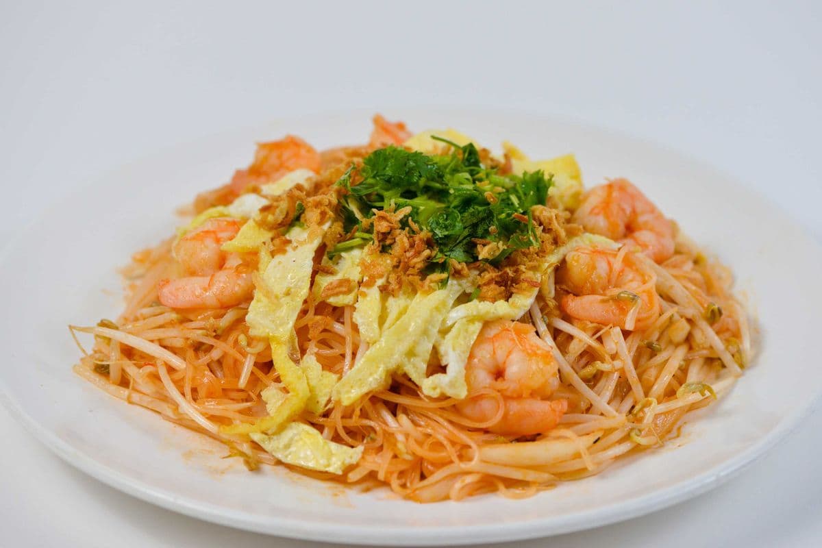 84A. Stir-Fried Rice Noodles with Pad Thai Sauce (with Prawns, Egg, Tofu)- has Peanuts - Hu Tieu Xao Mem Pad Thai