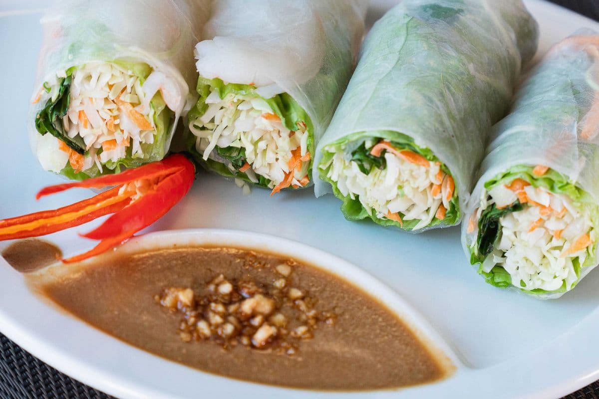 3. Salad Rolls (2 pcs)