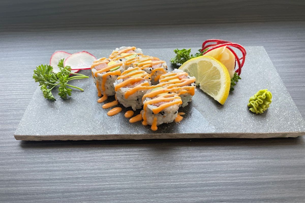 Spicy Avo Salmon Roll
