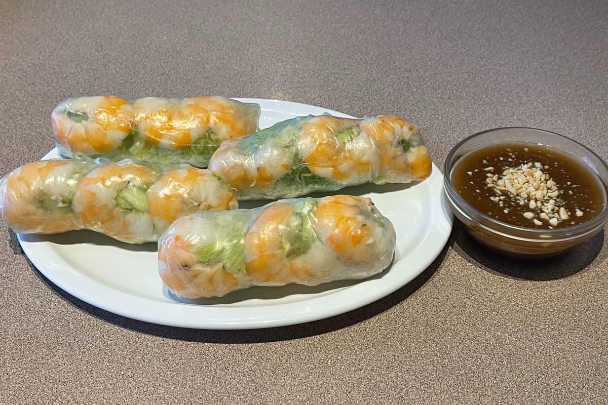 Salad Rolls (2 Rolls)