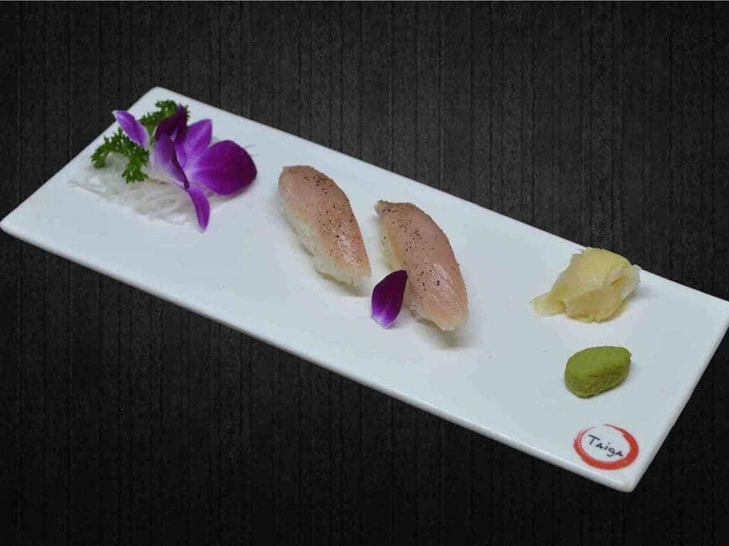 White Tuna Sushi (2pcs)