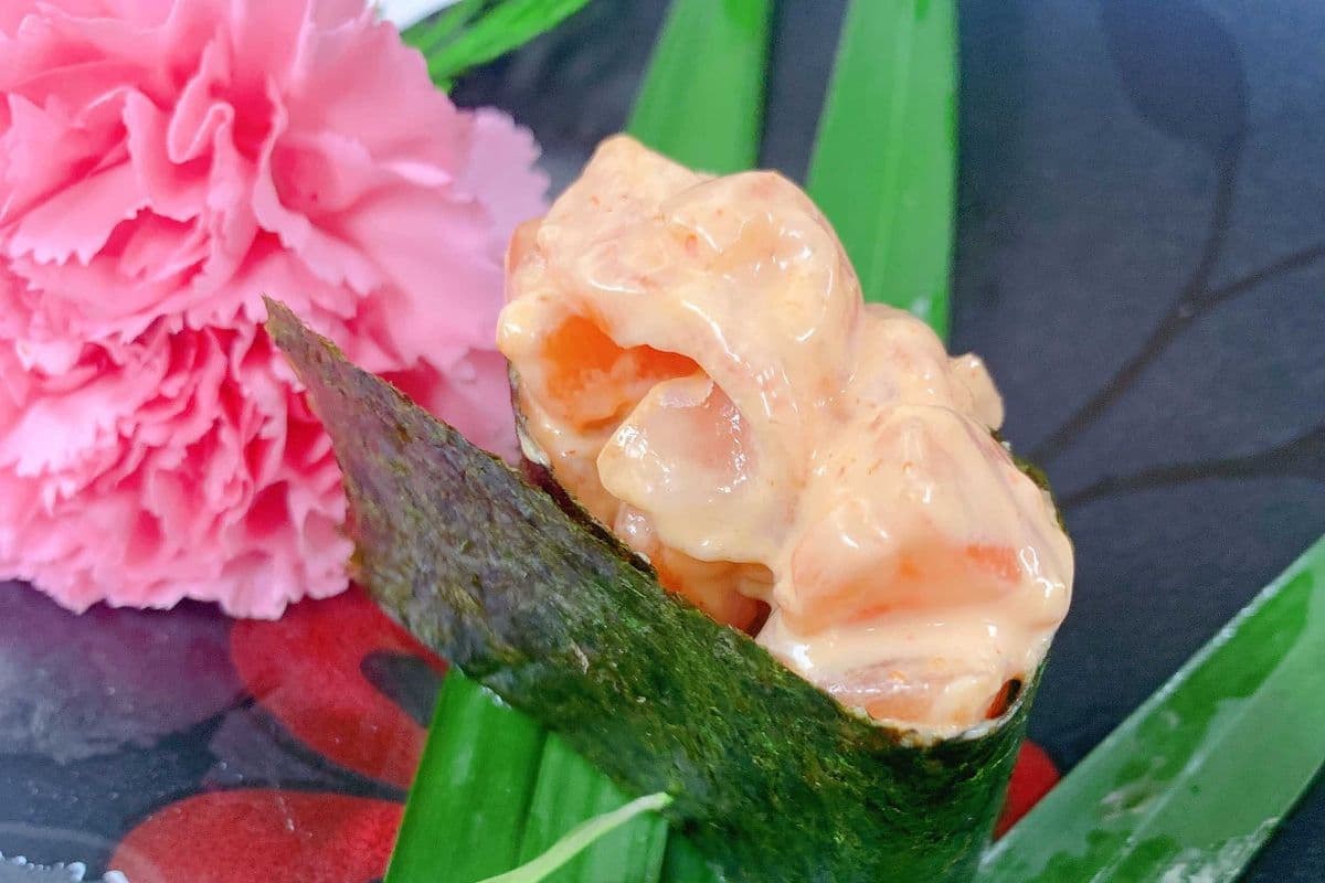 C16. Spicy Salmon Sushi (3 pcs)