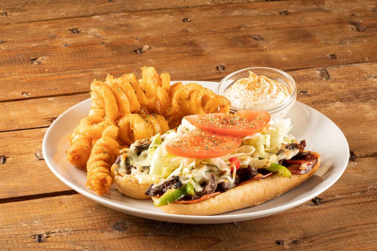 Plat sous-marin grillé au smoked meat