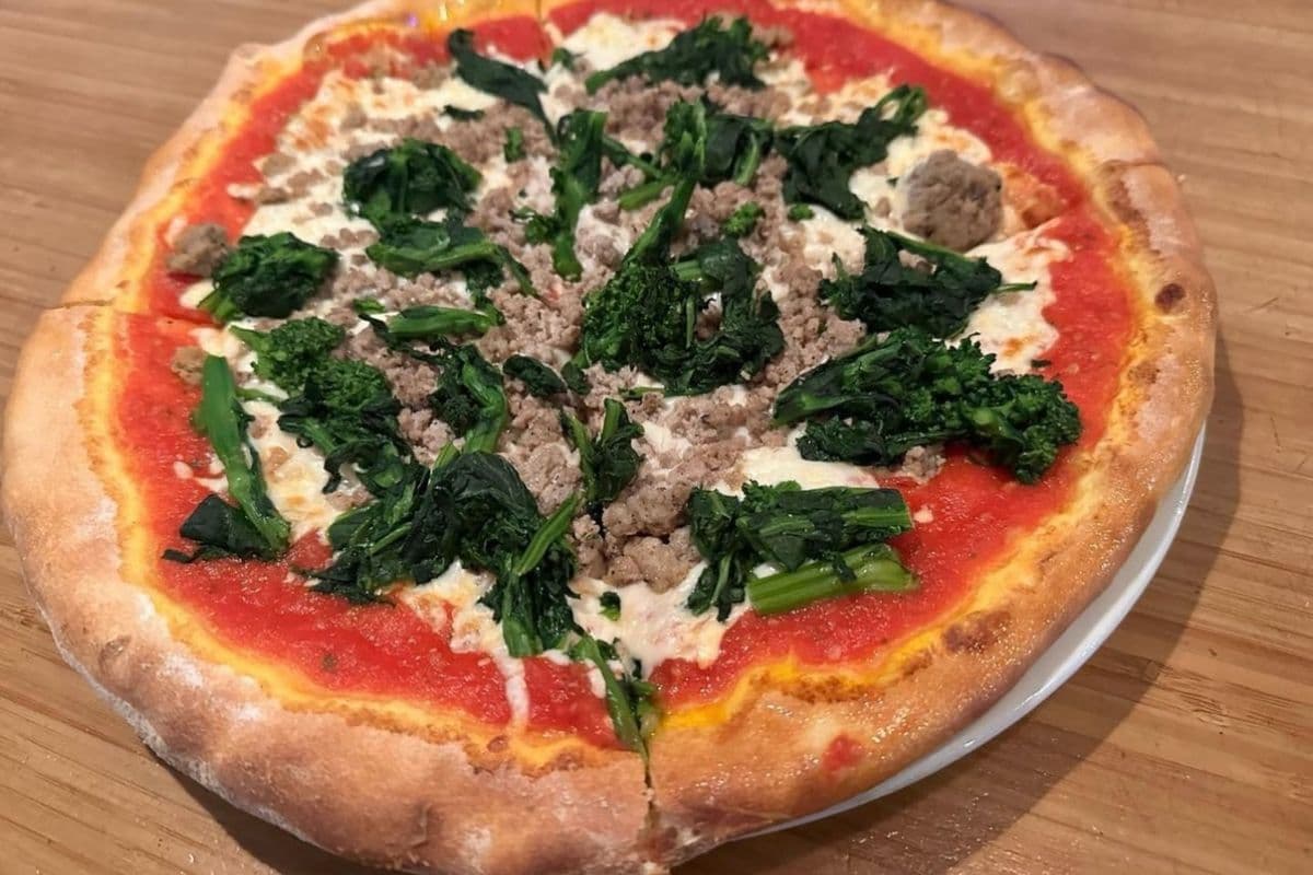 Pizza Rapini Saucisse / Rapini Sausage Pizza