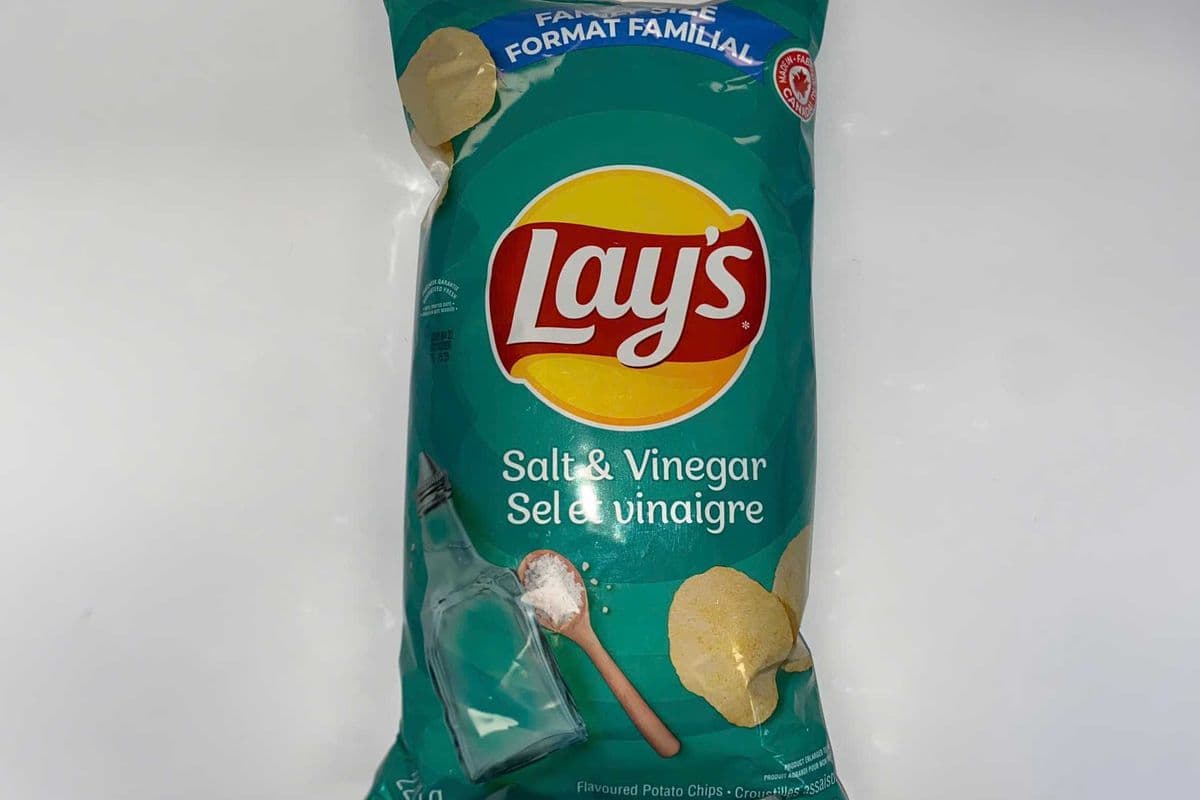 Lays Salt & Vinegar (235g) (270 Cal)