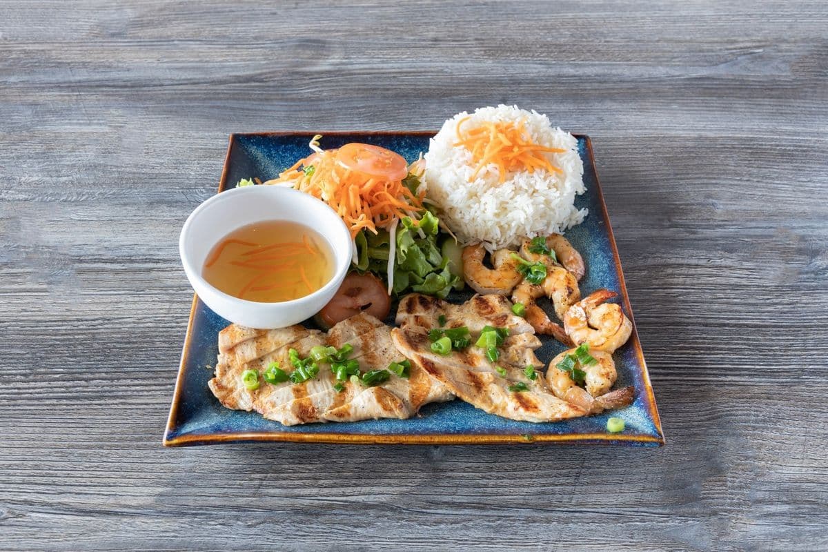 D02. Grilled Chicken & Shrimp on Rice