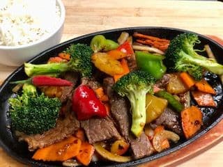 ST5. Short Rib Beef on Sizzling Hot Plate Served with Rice
