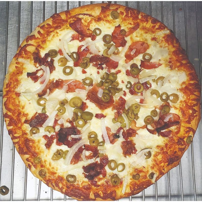 Pizza moyenne de luxe 12''