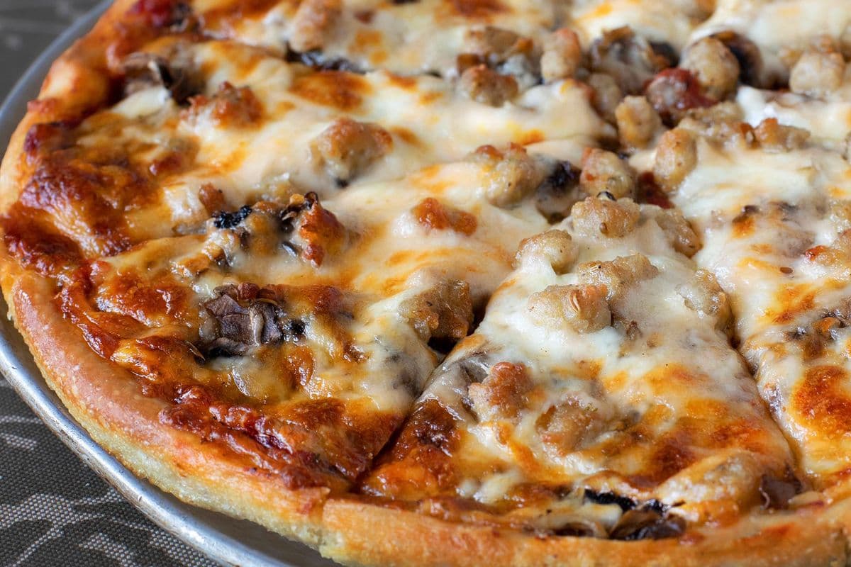 #16 Lean Beef and Mushrooms Pizza