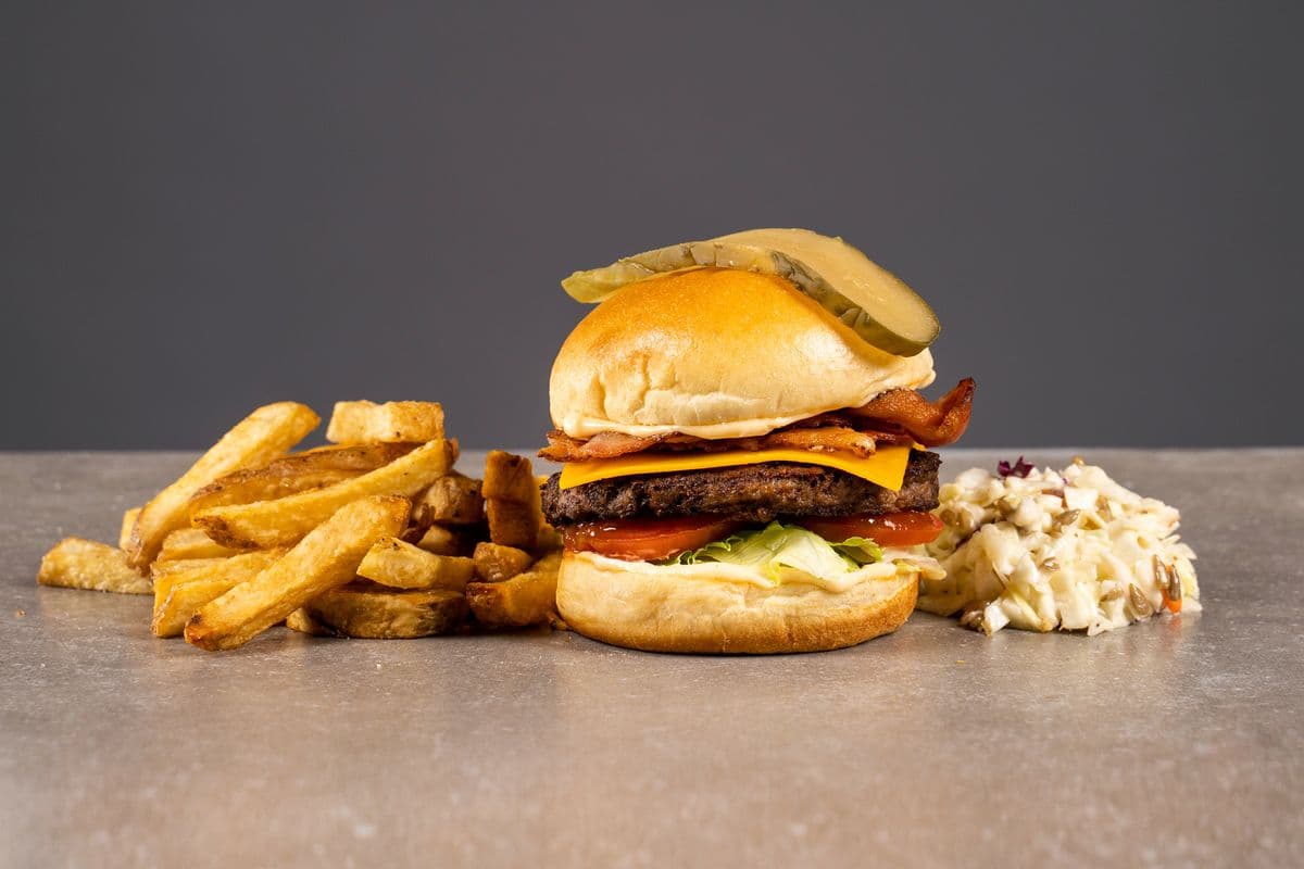 Bacon Cheddar Bigger Burger (6 oz)