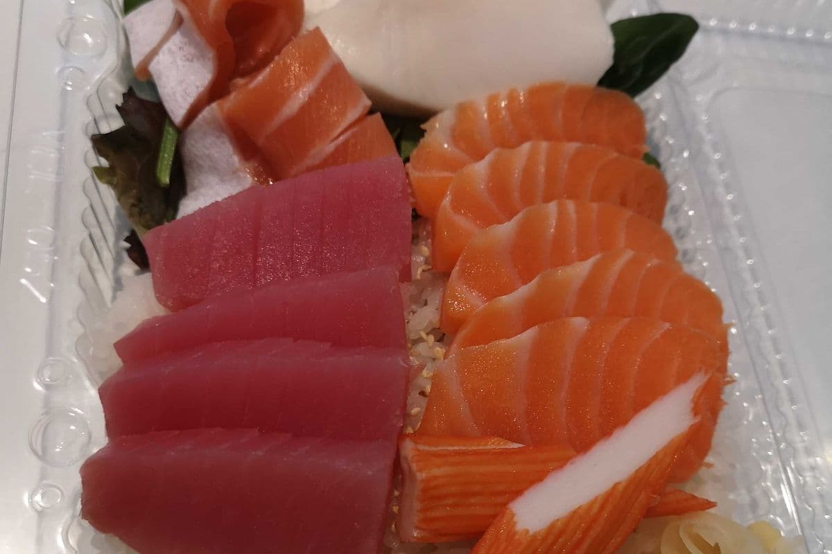 S2 Chirashi Dinner Combo (17 pcs)