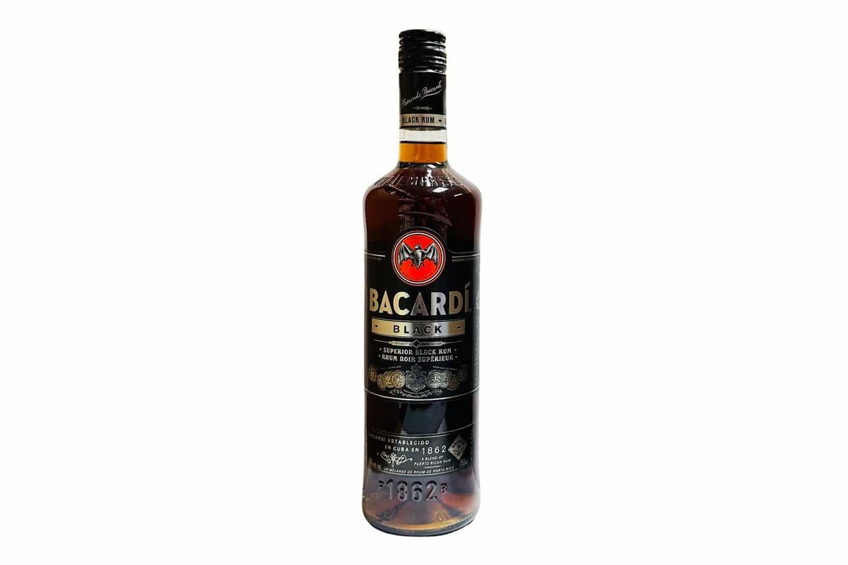 Bacardi Black (1 x 750 ml)