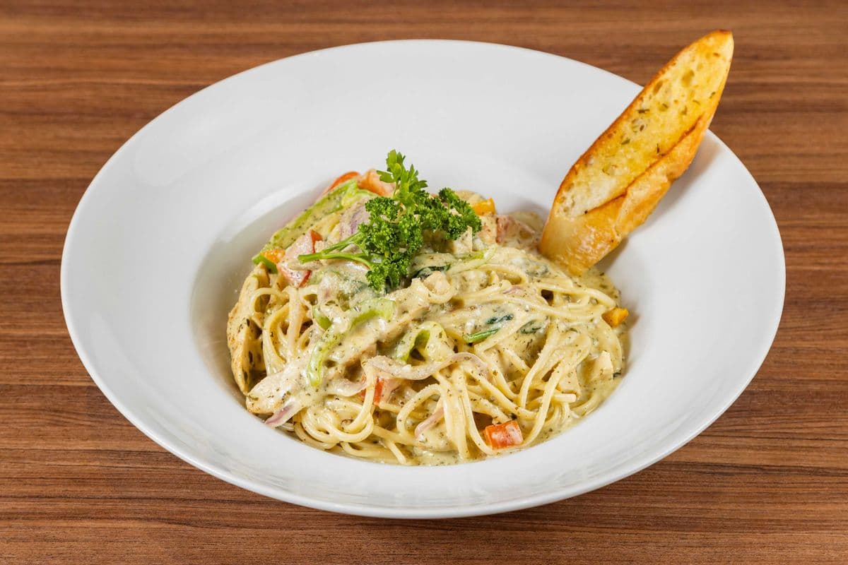 Friendly Fox's Pesto Chicken Pasta