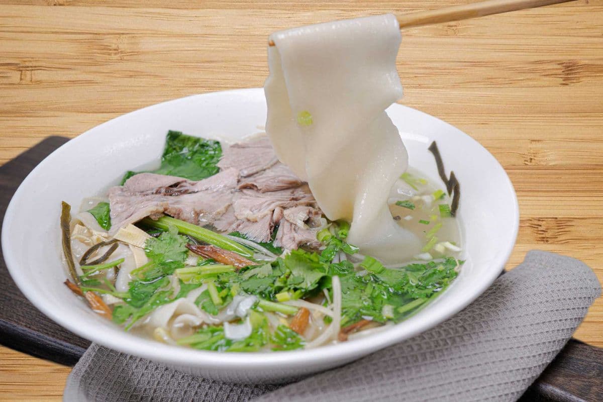 S3: Lamb Meat Hand-Ripped Noodle Soup – 羊肉烩面