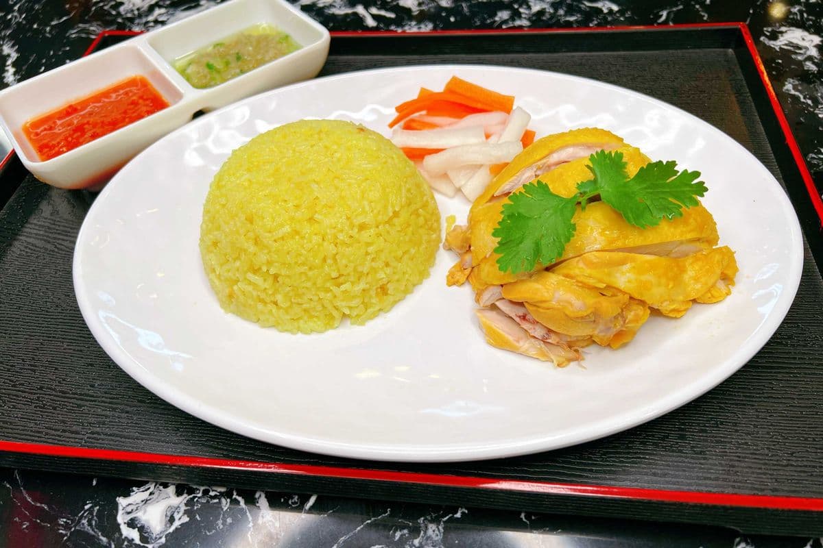 BOGO: Hainanese Chicken with Chicken Oil Rice 海南鸡饭