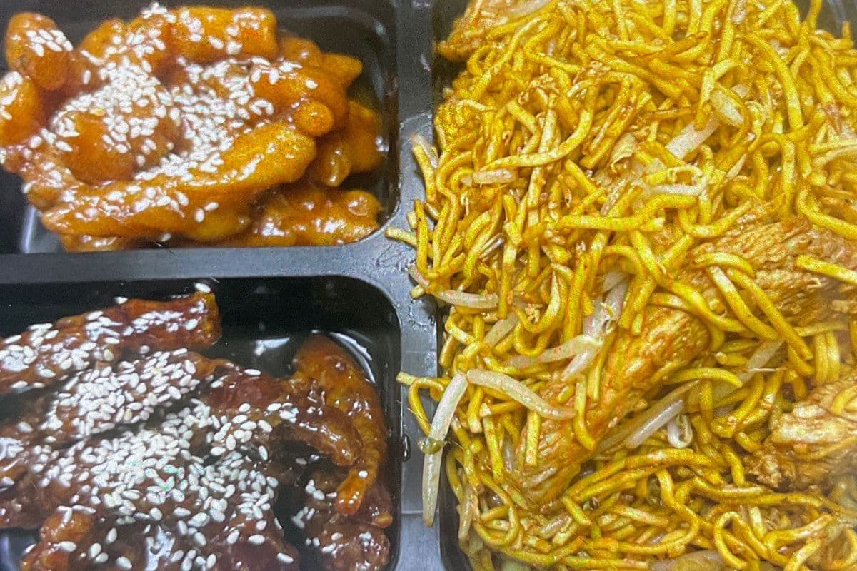I Chicken Chow Mein, Ginger Beef, Honey Garlic Chicken
