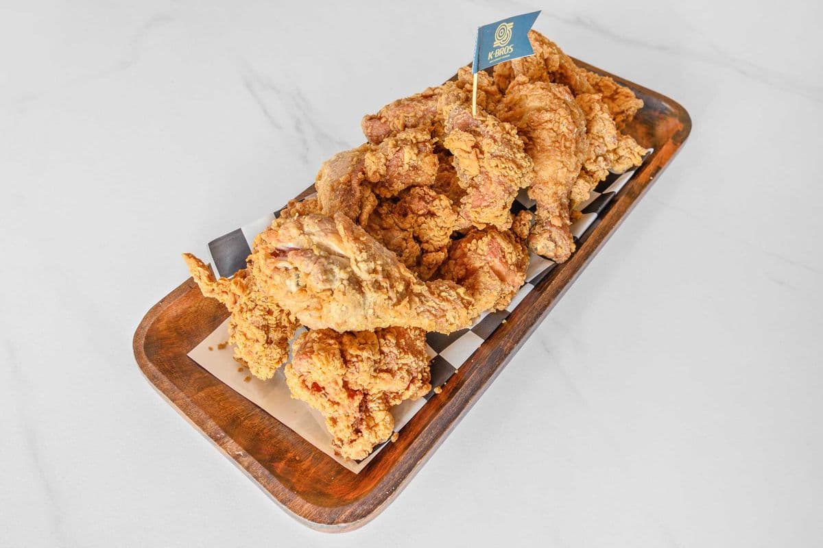 Poulet a la sauce d'ail et soja (12 mcx) / Garlic and Soy Sauce Chicken (12 pcs)
