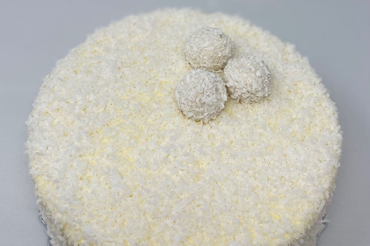 Coconut Cream (Eight Inch)