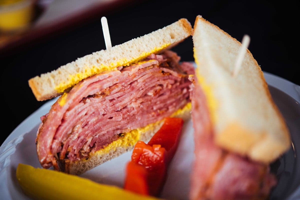 Sandwich à la viande fumée / Smoked Meat Sandwich