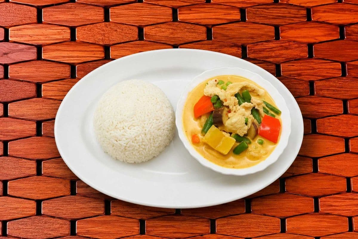 D30. Red Curry