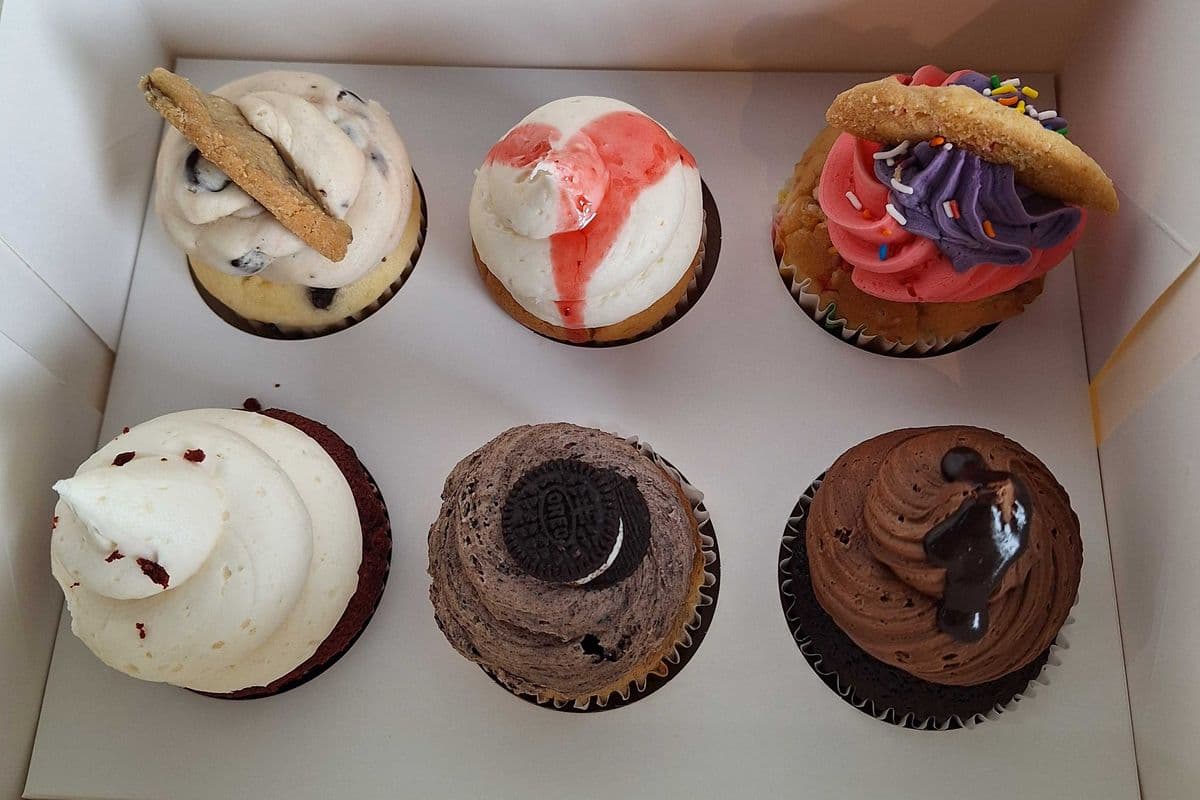 Assorted Cupcakes (6 Pcs)
