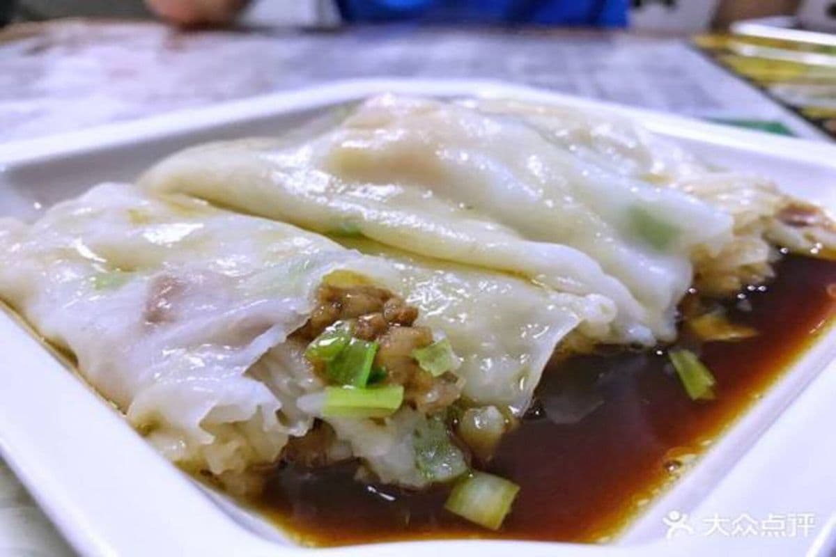 B14. Coriander and Sliced Beef Rice Noodle Roll 香茜牛肉肠