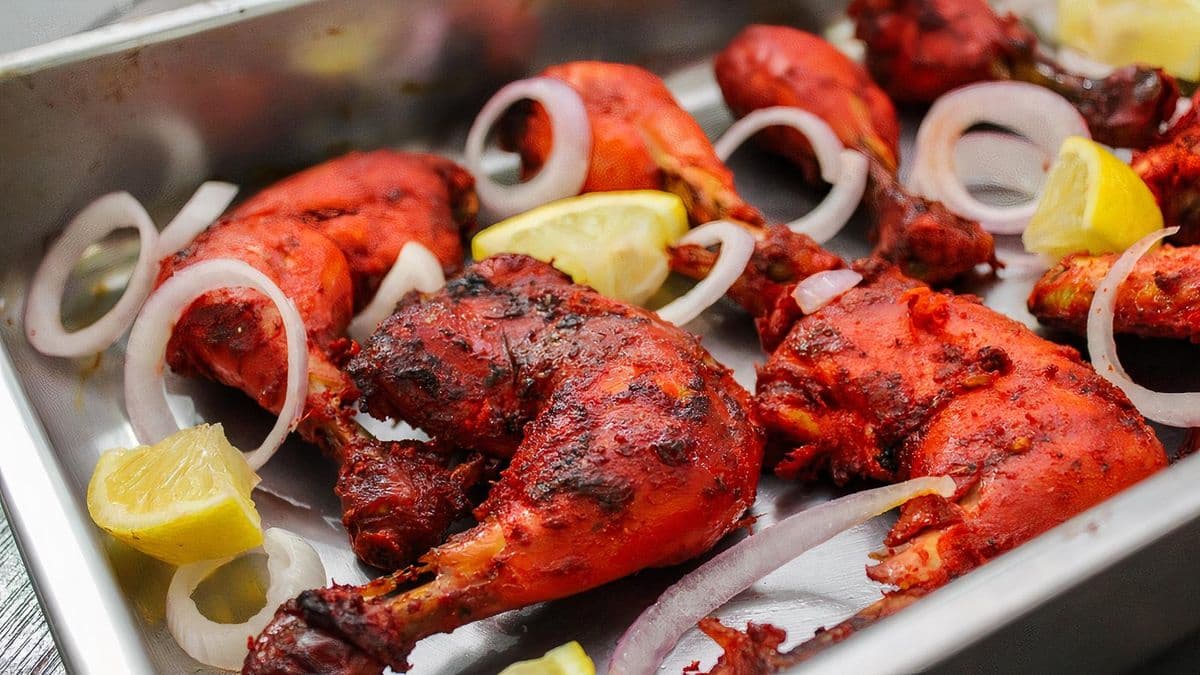 Full Tandoori Chicken/Naan/ Mango Lassi-For 2-(8 pcs)