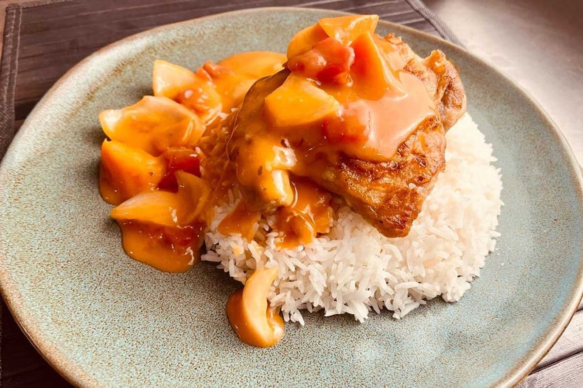 Pan Fried Chicken Chop With Steamed Rice 香煎鸡扒饭