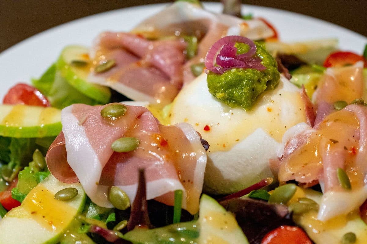 Burrata-Prosciutto Salad