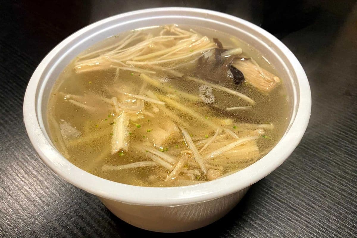 A18. Vegetables and Tofu Soup 素三鮮干絲湯