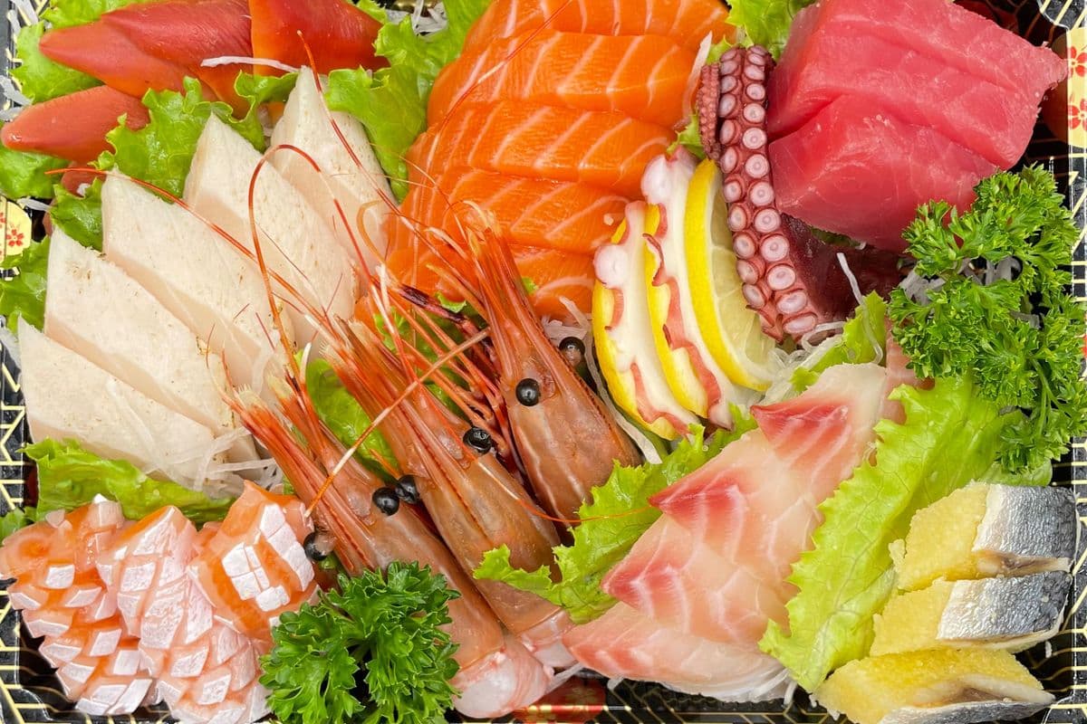 802 35 Pieces Assorted Sashimi