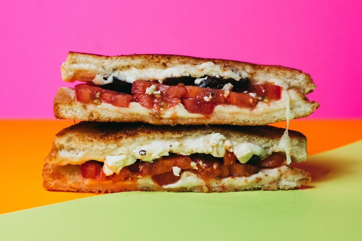Sandwich grillé méditerranéen / Mediterranean Grilled Sandwich