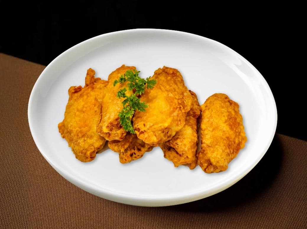 Salt baked crispy chicken wings (12 pcs) / 盐焗脆皮鸡中翅 (12 pcs)
