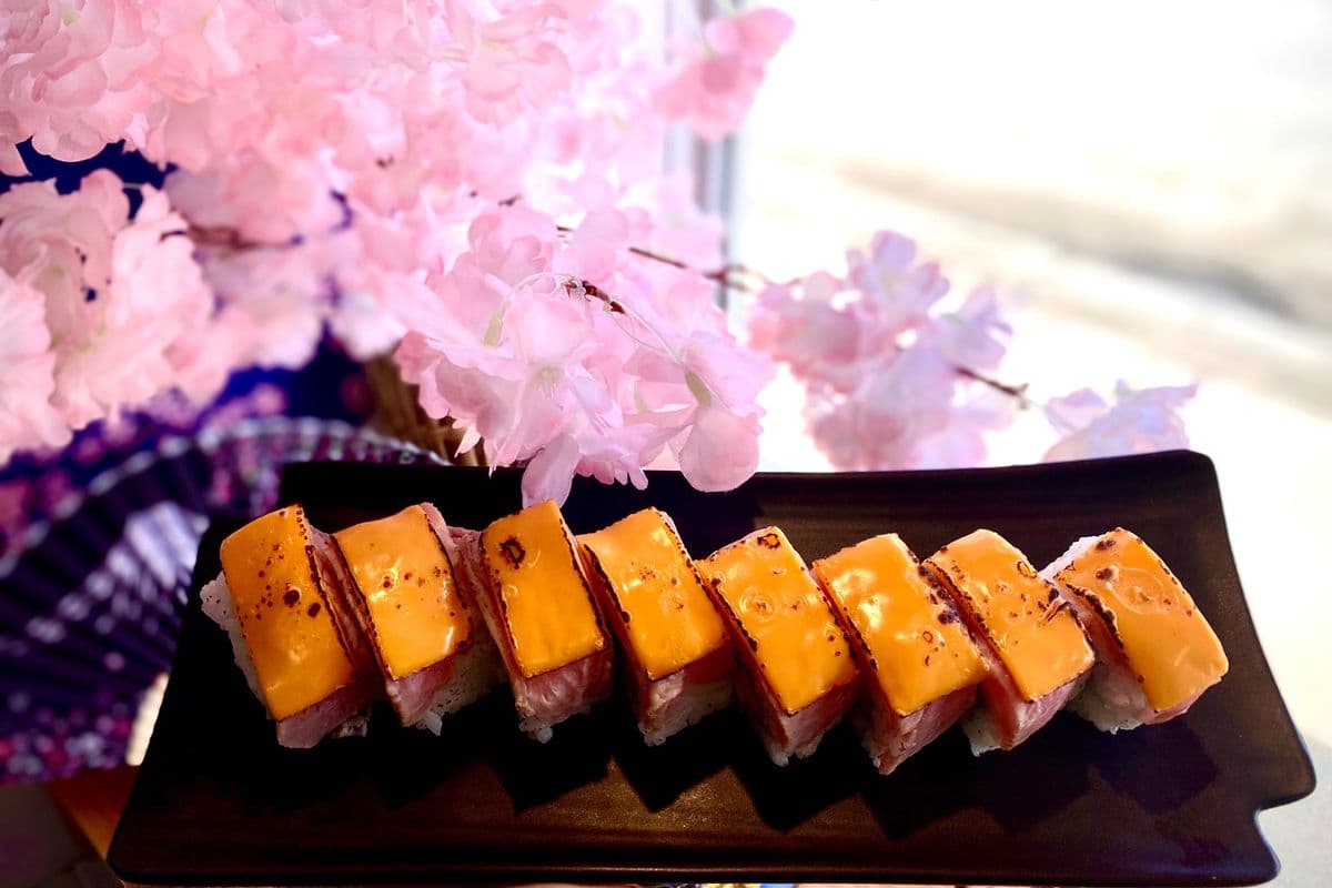 6. Cheese Tuna Roll (8pcs)